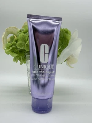 Mousse de limpeza facial Clinique Take The Day Off 4,2 oz/125 ml tamanho completo - Imagem 1 de 2