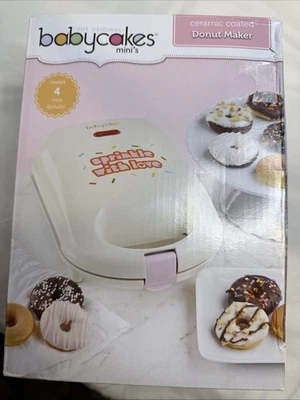 Babycakes Mini Donut Maker "Sprinkle with love" hace 4. Nuevo en caja Foto 1 de 3