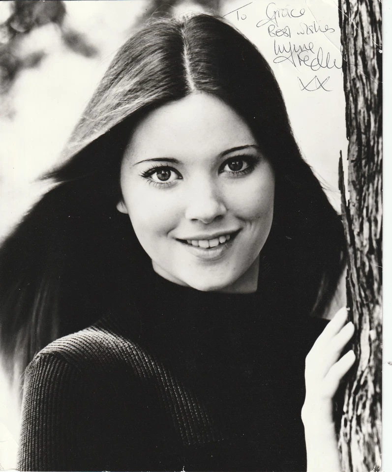 Hammer Films, *Space1999 LYNNE FREDERICK †39 *Mrs Peter Sellers signed 8x10 RARE - Image 1 of 1