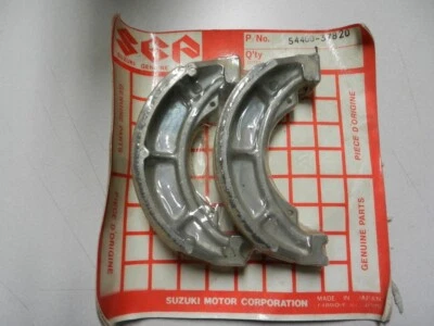 Juego de zapatas de freno NOS Suzuki 86-87 DR125 y DR200 83 y 81 DR500 54400-37820 Foto 1 de 4