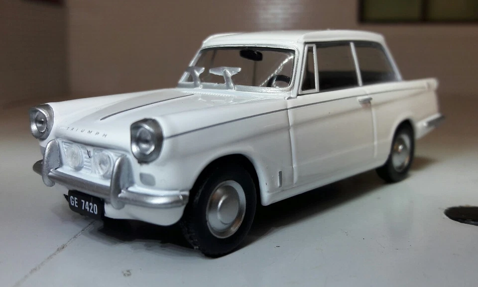 1:43 Triumph Herald 1200 Saloon White Diecast Scale Model Car - Image 1 of 2