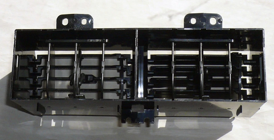 Salida central de climatización con persiana de ventilación | 92-94 Geo Metro Suzuki Swift | Original OEM ¡NUEVO! Foto 1 de 4