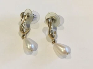 Pendientes colgantes vintage de perlas de imitación de cisne tono dorado oreja perforada Q43 - Imagen 1 de 3