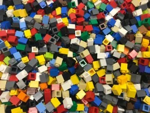 100 verschiedene Lego 1x1 Steine Lot: Schüttgüter: verschiedene Farben: blau rot weiß - Bild 1 von 2