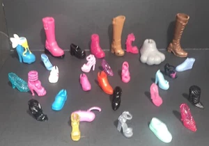 Barbie Puppe Schuhset NUR SINGLES - Mix & Match - My Scene-Paws Stiefel Absätze - Vintage 2 jetzt - Bild 1 von 8