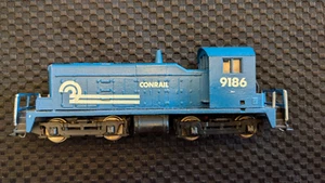 AHM HO Diesel Switcher EMD SW1, Conrail #9186, runs great - Picture 1 of 6