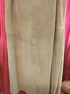 FALDA MIDI DE GAMUZA COLOR CAMEL SAKS FIVE AVE CON ABERTURA Foto 1 de 4