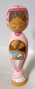 Muñeca y niño pintados a mano de la Virgen María Kokeshi - Imagen 1 de 9