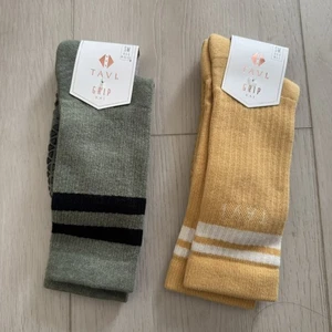 NWT Tavi Grip Socks Kai Two Pairs Butterscotch & Olive Green Size Small - Picture 1 of 3