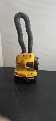 DeWALT DW919 18V Flexible Cordless Flashlight Bare Tool - Image 1 of 4