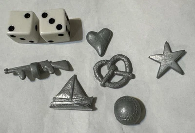 Монополия парусник, крендель, сердце жетоны набор из 6 и 2 белых костей - Изображение 1 из 4