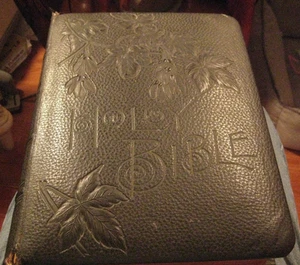 Antique Holy Family Bible 1890's Nice Condition 1342 Pages + + Illustrated - Picture 1 of 13