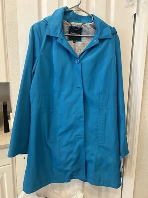 Jaqueta Relativity com Capuz Feminina Tamanho Grande Bolsos Azul Claro Nova Com Etiqueta - Imagem 1 de 4