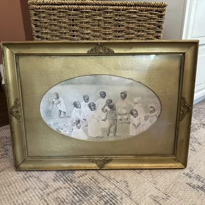 Anel antigo de 1900 em torno da Rosie afro-americana estampa infantil moldura dourada - Imagem 1 de 4