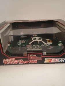 NASCAR 1992 1:24 Scale Pit Stop Show Case Skoal Bandit 33 Harry Gant - Picture 1 of 10
