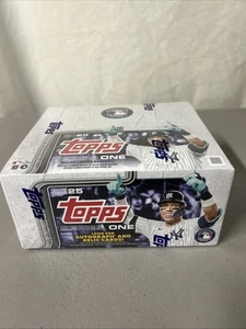 2025 Topps Series 1 Baseball Trading Card MLB Retail 20 Pack Box - Picture 1 of 4