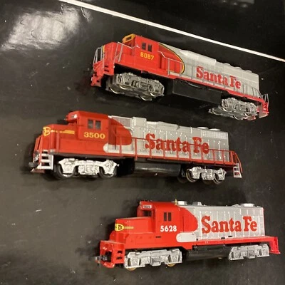 HO Scale Life-Like Trains Santa Fe Diesel Locomotive #3500,6067,5628 - Image 1 of 4