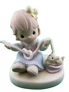 1998 Precious Moments "Believe It Or Not, I Luv You" Girl with cat Yarn #487910 - Picture 1 of 3