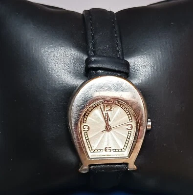 Reloj Etinne Aigner estilo herradura para mujer Foto 1 de 4