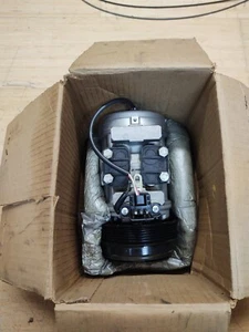 Mercedes W124, W201 AC Compressor + Clutch 0031319501 for 1984-91 Models  - Picture 1 of 6