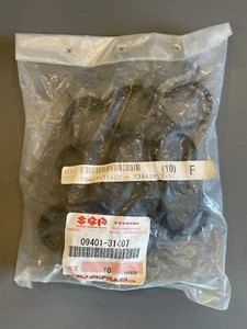 Abrazaderas de manguera genuinas Suzuki NOS 09401-31407 PAQUETE DE 10 - Imagen 1 de 3