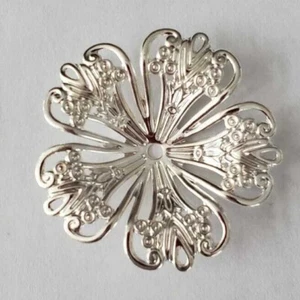 Focal,single-sided concave fancy flower .42x42mm Gold an Sliver - Picture 1 of 4