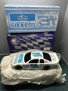 Dale Earnhardt JR 1997 #31 WHITE SIKKENS CAR ACTION 1/24 SCALE BANK NIB NOS - Bild 1 von 10