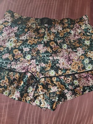 Pantalones cortos de seda Victoria's Secrets talla XS Foto 1 de 3