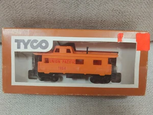 TYCO 327H:350 HO Scale 8 Wheel Offset Cupola Caboose "UNION PACIFIC 1654" - Picture 1 of 8