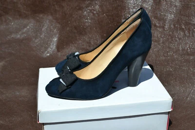 Isaac Mizrahi Navy Suede Pumps. Black Bows. 8 Wide. NEW - Image 1 of 4
