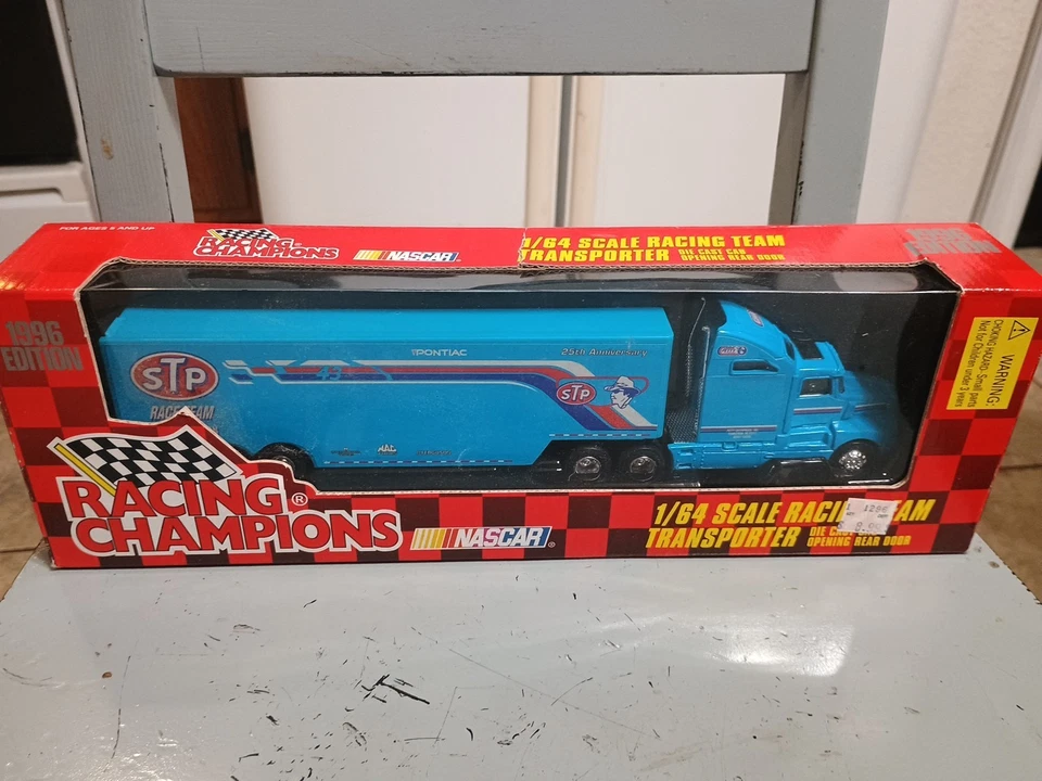 Racing Champions STP Richard Petty NASCAR 1:64 Team Transporter 1991 Foto 1 de 1