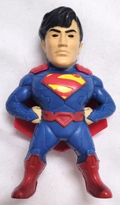 Superman Clark Kent Actionfigur klein Kunststoff abnehmbar Cape 3,75" groß - Bild 1 von 5