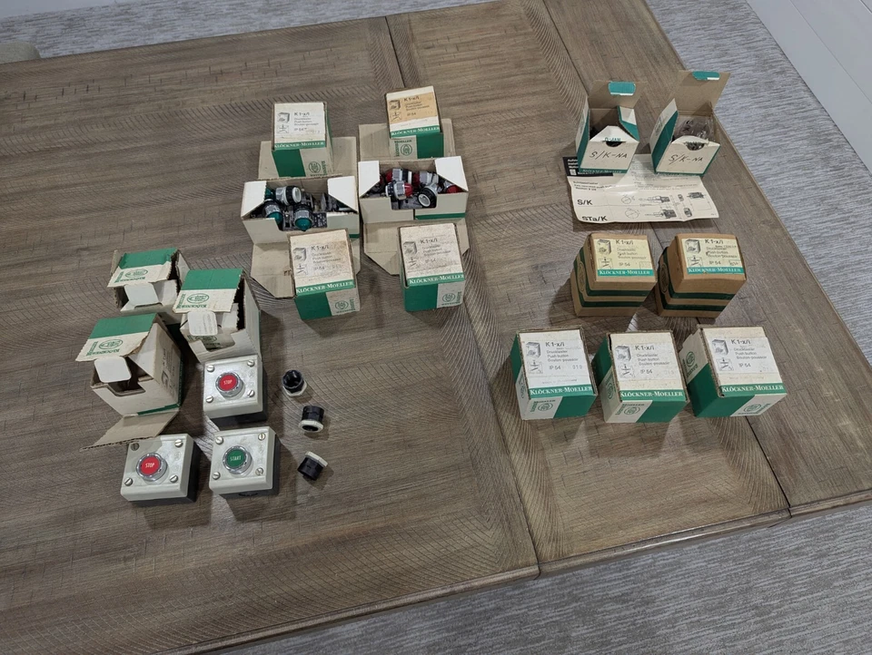 German Kloeckner-Moeller Green/Red Machine Button Lot-12 Button Boxes/More - Imagem 1 de 4