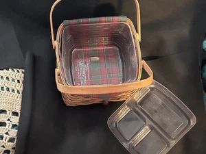 Longaberger Cesto Celebrazione 2000 Secolo con 2 Fodere in Plastica e Plaid in Tessuto - Foto 1 di 5