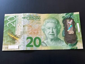 2016 New Zealand 20 Dollars CIR. POLYMER BANKNOTE~P #193~Elizabeth II ~Karearea - Picture 1 of 1