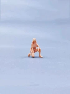 ANT Resin 1/43 W225 Crouching Girl Model Figure Diorama Miniature Toy Custom - Picture 1 of 5