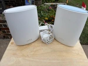 Netgear Orbi Tri-Band Wireless Wi-Fi Router RBR50v2 & Satellite RBS50v2 - Photo 1/6