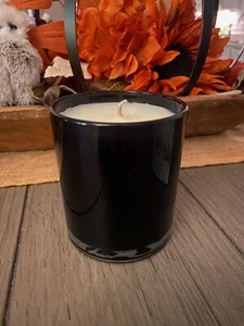 NUOVA candela stoppino ceramica fienile foresta incenso collezioni piccola vera cera 7 oz nuova con scatola - Foto 1 di 7