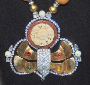 VINTAGE~LAWRENCE VRBA~24"INCH NECKLACE~BRASS / WOOD / GOLD / RHINESTONES - Picture 1 of 3