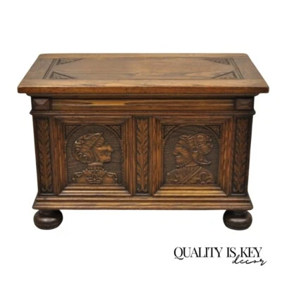 Antigua manta tallada en madera de roble jacobino baúl en pies de moño Foto 1 de 4