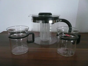 BODUM Teekanne Glas Teebereiter mit Teesieb aus Kunststoff + 2 Teegläser - Bild 1 von 6