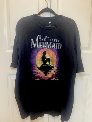 Camiseta Disney La Sirenita Negra 3XL Reflejo Sol Ariel  Foto 1 de 4