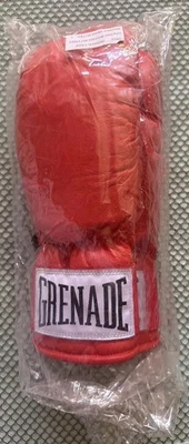 Guantes de granada MUESTRA *NO PARA REVENTA** Guantes de boxeo grandes L para hombre Scotty James Foto 1 de 4
