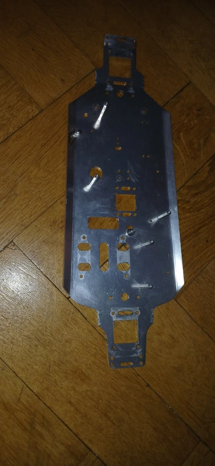 Reely Alu-Chassis für Buggy/Truggy 1:10 – Original Ersatzteil – guter Zustand - Bild 1 von 1