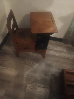 缅因州切比格岛校舍古董书桌 100 岁以上。 — 第 1/2 张图片