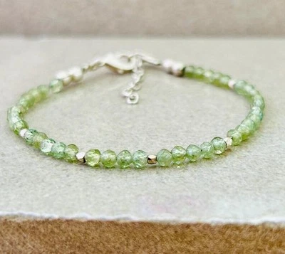 A+ Zierliche 2-3 mm Peridot facettierte runde Edelstein Gold gefüllte Perlen ... - Bild 1 von 4