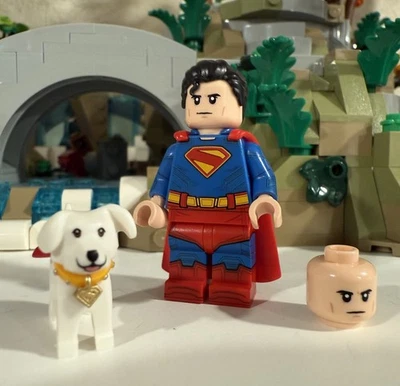 Lego DC -  Jaka Brick - Super Savior & Cheeky Canine Superman Minifigure Set - Image 1 of 2