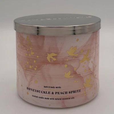 Vela Bath & Body Works Honeysuckle & Peach Spritz 3 pavios primavera 2022 NOVO! - Imagem 1 de 4