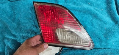 Luz trasera izquierda montada en la tapa del maletero interior del conductor Lexus Es330 Es300 2002-2004 Foto 1 de 2
