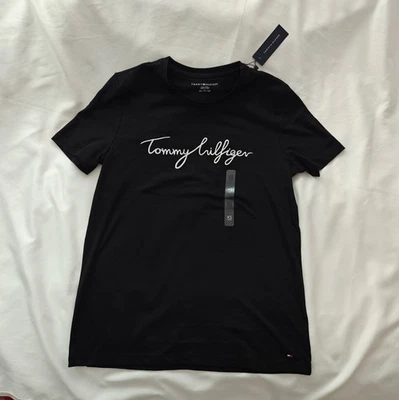 Nueva Camiseta Tommy Hilfiger Cuello Redondo Negra XS $39.5 Foto 1 de 2
